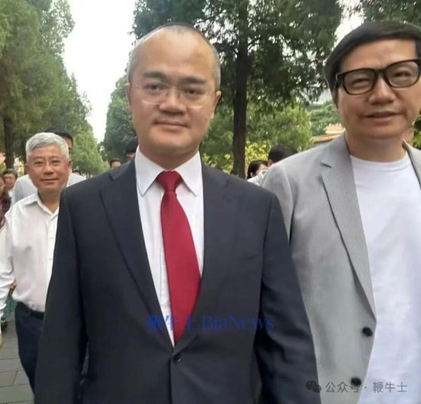 满盈网配资 王兴罕见亮相，众人齐呼老了！慈祥！